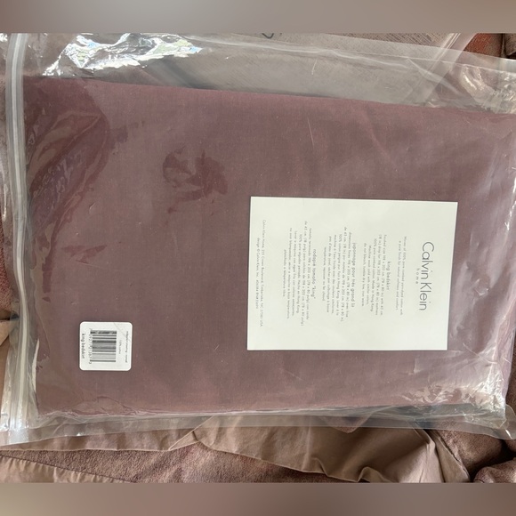 Calvin Klein Arasta Iridescent Sheeting King Duvet Set 7pcs - Picture 7 of 10